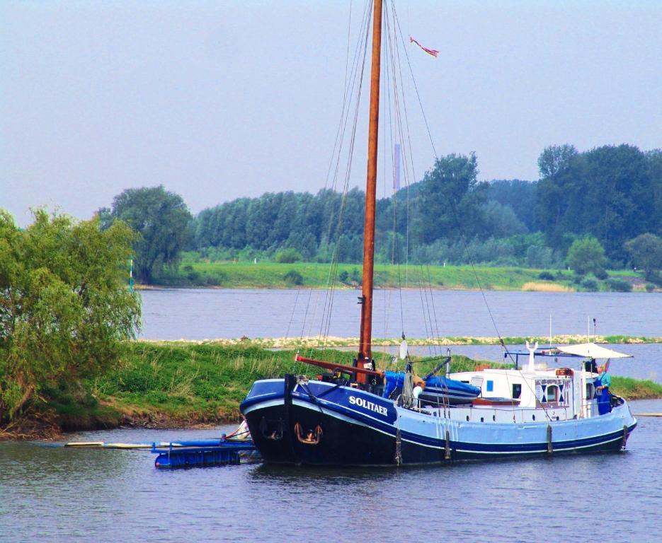 Rhein River Guesthouse - Direkt Am Rhein Leverkusen Exterior foto